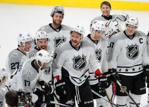 <p>Ovechkin und Crosby sowie ihre Mitstreiter beim All-Star Game 2016 in Los Angeles. Foto: imago</p><br/>