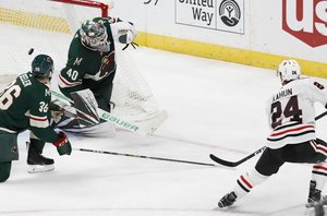 <p> Dominik Kahun trifft zum zwischenzeitlichen 2:0 für die Chicago Blackhawks gegen Minnesota Wild. <br/>Foto: imago</p>