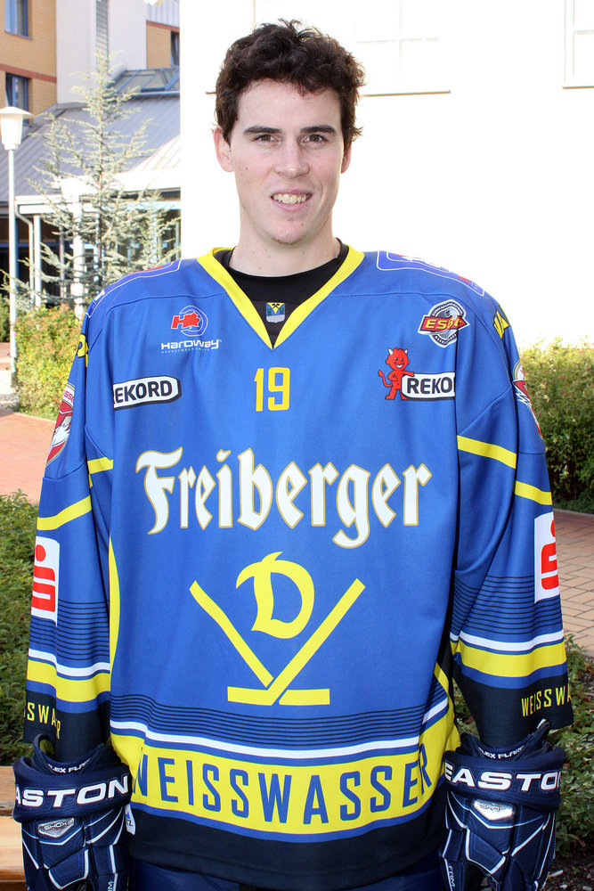 Matt McKnight verlängert in Weißwasser, Mark Derlago geht Eishockey NEWS