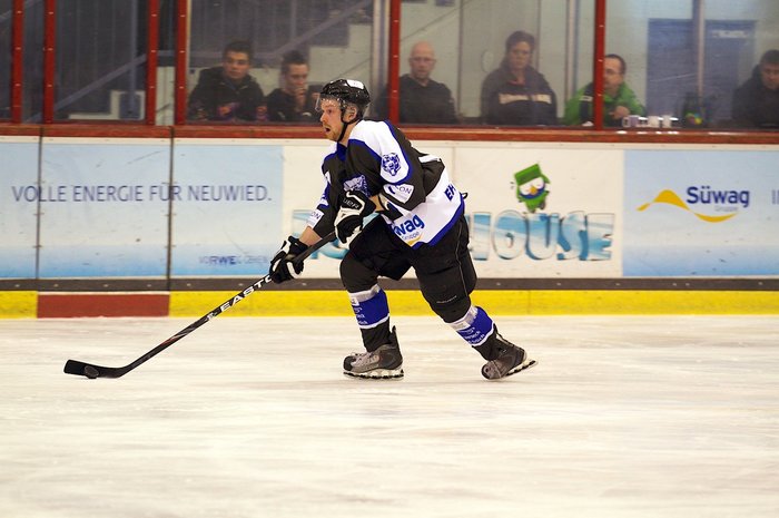 Verteidiger Andreas Wichterich Verlangert Beim Ehc Neuwied
