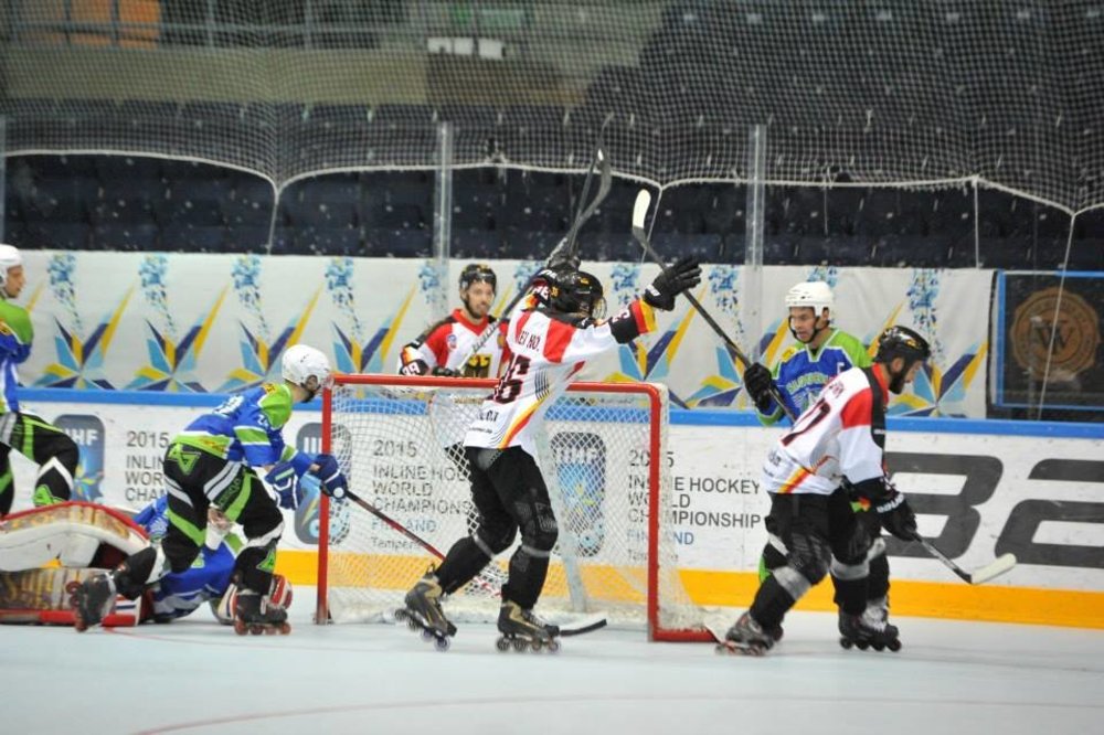 InlineHockey WM Deutschland sichert sich mit knappen 54Sieg über