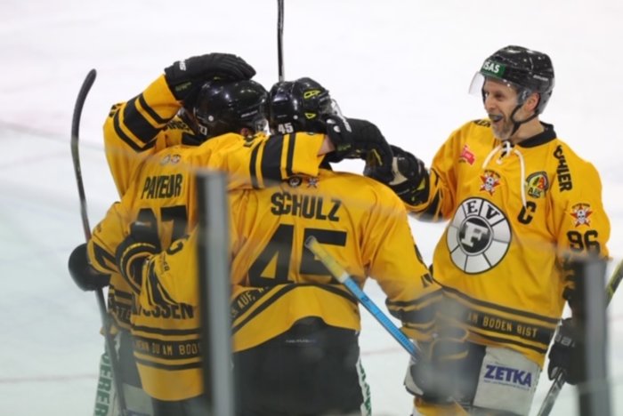 Füssen entzaubert dank Hattrick von Payeur Deggendorf, Zittersieg von Memmingen gegen Weiden, Lindau gewinnt in Selb