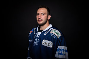 Stürmer mit deutschem Pass: Straubing verpflichtet Travis Turnbull aus Iserlohn
