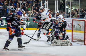 Ravensburg schenkt Frankfurt sieben Tore ein und geht in der Finalserie mit 3:1 in Führung – Erster Towerstars-Matchpuck am Freitag