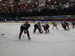Bayreuth fertigt Erfurt ab, Essen gewinnt kurzweiliges Duell gegen Selb, Lindau verliert in Sterzing
