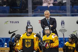Frauen-Bundestrainer Christian Künast wird bei anstehenden Länderspielen gegen die Schweiz von Franziska Busch vertreten