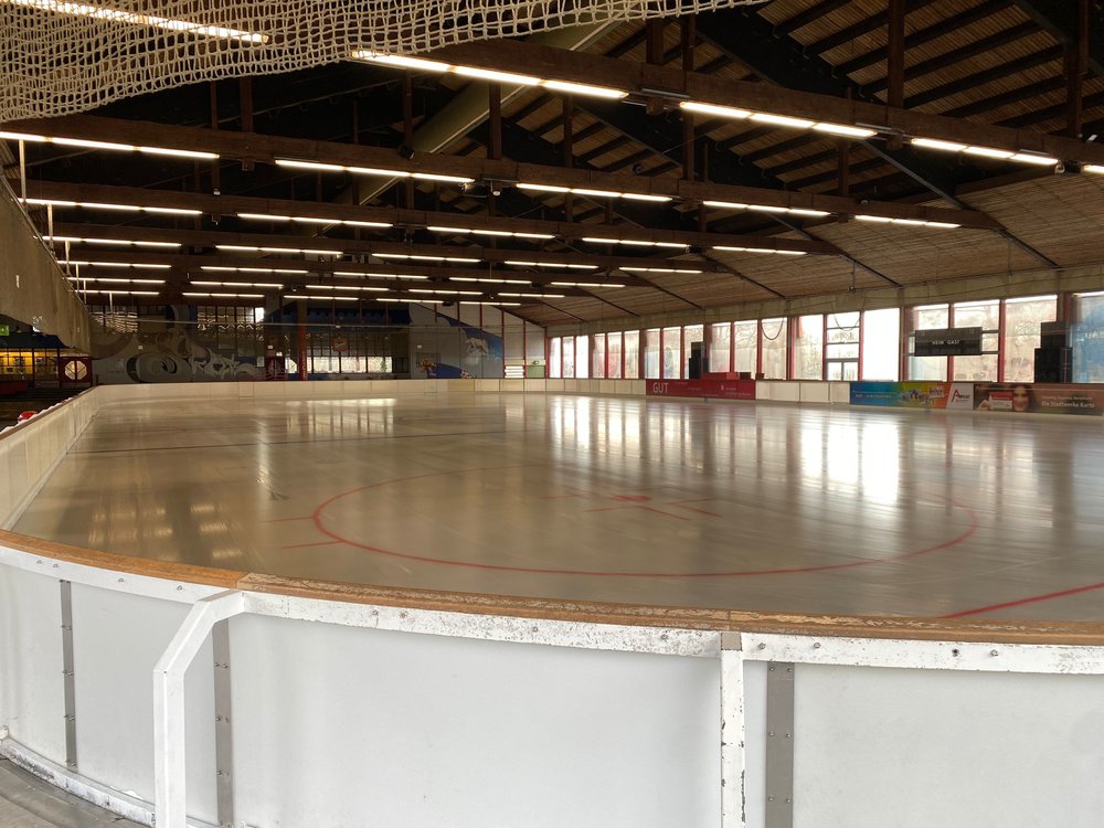 Sanierung der Eissporthalle Aschaffenburg läuft: Club will selbst mit anpacken und akquiriert Spenden 