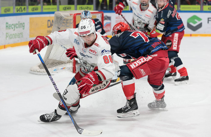 Regensburg bestätigt fortlaufenden Vertrag von Corey Trivino, Anton Seidel bleibt in Herford