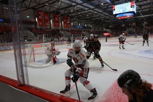 Halle eröffnet renovierten Sparkassen-Eisdom mit Niederlage gegen die Indians