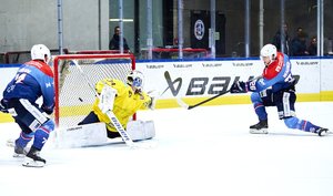 Memmingen besiegt Selb, Deggendorf neuer Spitzenreiter, Heilbronn fegt Bayreuth zweistellig vom Eis