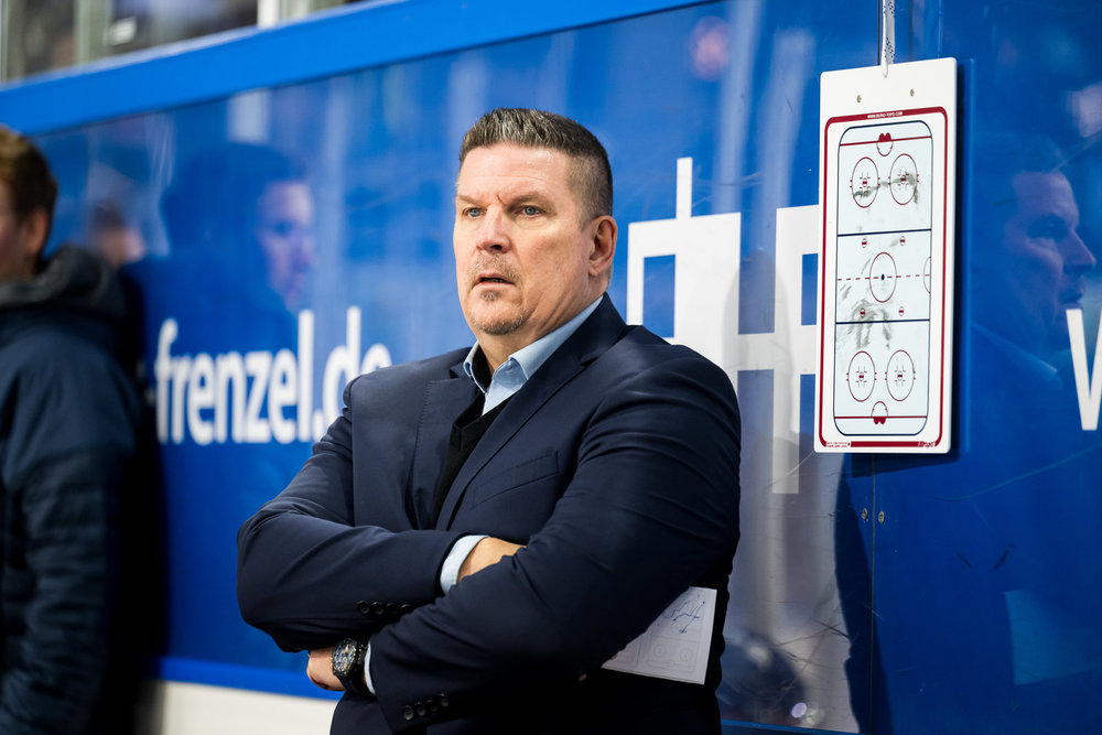 Neue Hoffnungsträger: Pokel will sich in Frankfurt als Gärtner versuchen, Camara und Rourke Tore im Keller erzielen