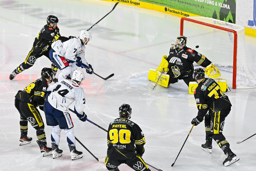 Regensburg und Weiden entführen Punkte beim Spitzenduo – Rosenheim nach Krimi gegen Bietigheim Zweiter