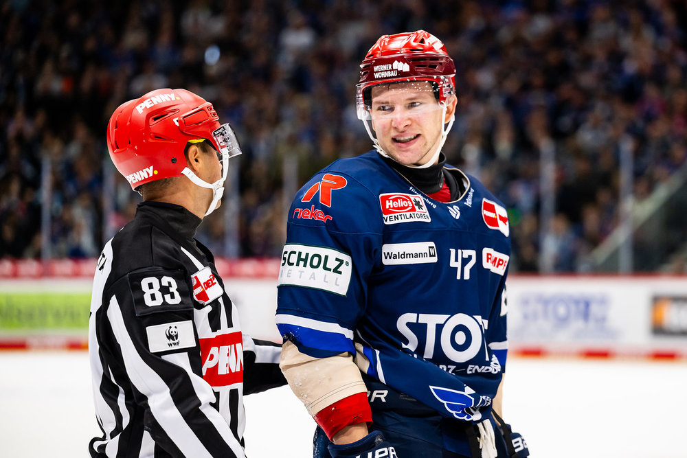 Hit gegen Dresdens Suvanto: Schwenningens Alexander Karachun für eine Partie gesperrt