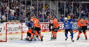 Straubing gewinnt das Spitzenspiel, Derbysieg für Ingolstadt, Mannheim beendet Negativserie dank Blitzstart