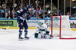 Rosenheim gewinnt vor Rekordkulisse mit 6:1 in Düsseldorf, Krefeld bezwingt Crimmitschau, Kassel ohne Gegentor