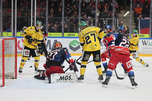 Top-Teams im direkten Duell – Memmingen gewinnt Spitzenspiel gegen DSC und bleibt Erster, Tölz siegt in Selb