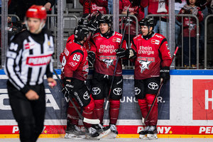 Patrick Russell stürmt auch in der kommenden Saison für die Kölner Haie