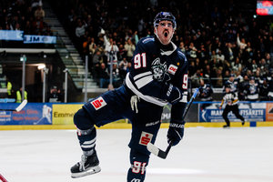 Müller-Hattrick, Czarnik-Viererpack – Kassel bezwingt die DEG, Freiburg siegt im Krisenduell
