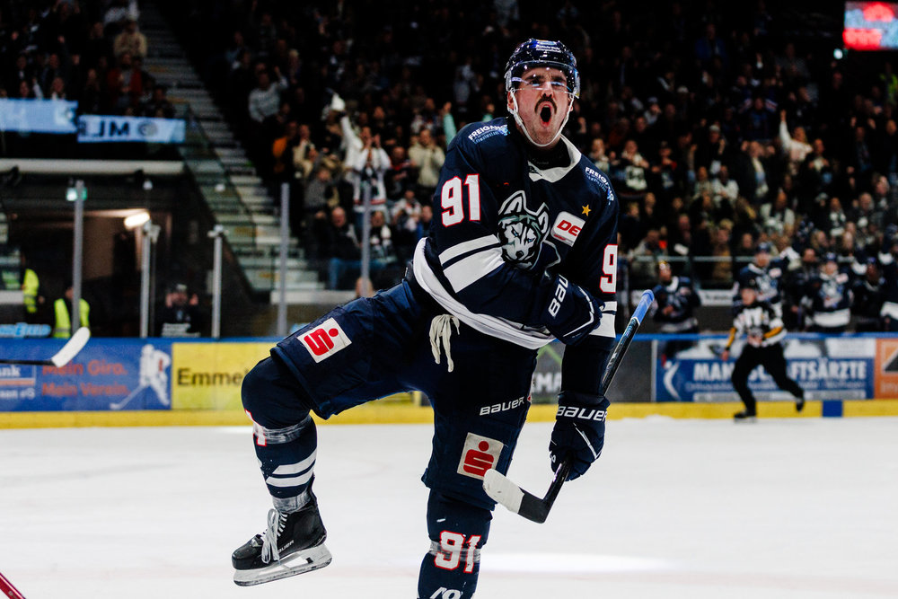 Müller-Hattrick, Czarnik-Viererpack – Kassel bezwingt die DEG, Freiburg siegt im Krisenduell