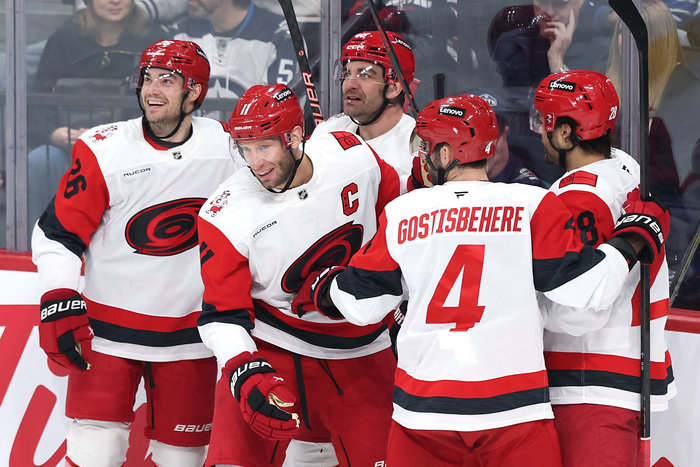 Marco Sturm gewinnt bei seinem Ex-Team, Hurricanes setzen Zick-Zack-Kurs fort