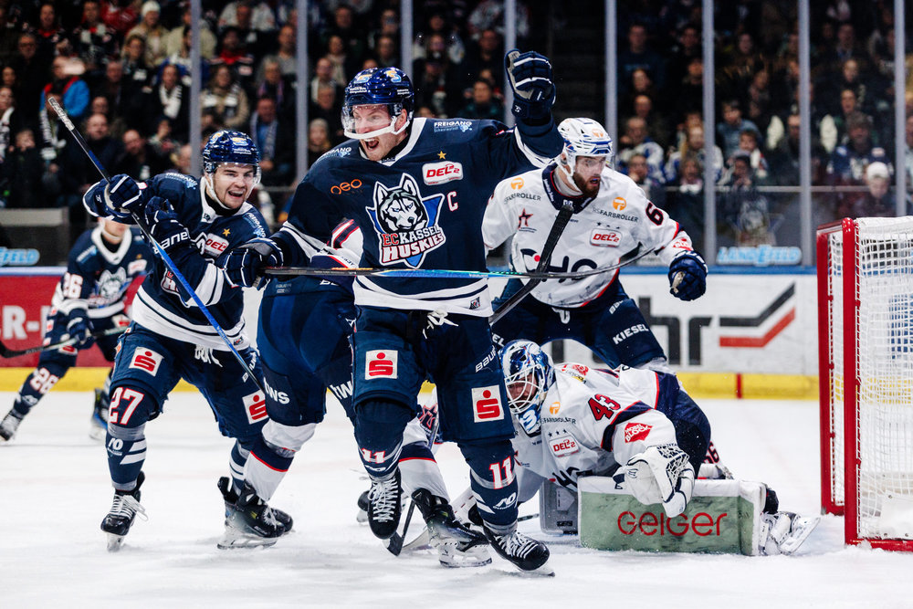 Kassel Huskies springen an die Spitze, Landshut schlägt Krefeld im Spitzenspiel, Klatsche für Kaufbeuren