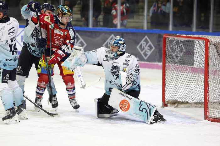 Memmingen fegt Füssen mit 13:0 vom Eis, deutliche Siege auch für Deggendorf und Heilbronn, Bad Tölz erst im Penaltyschießen erfolgreich