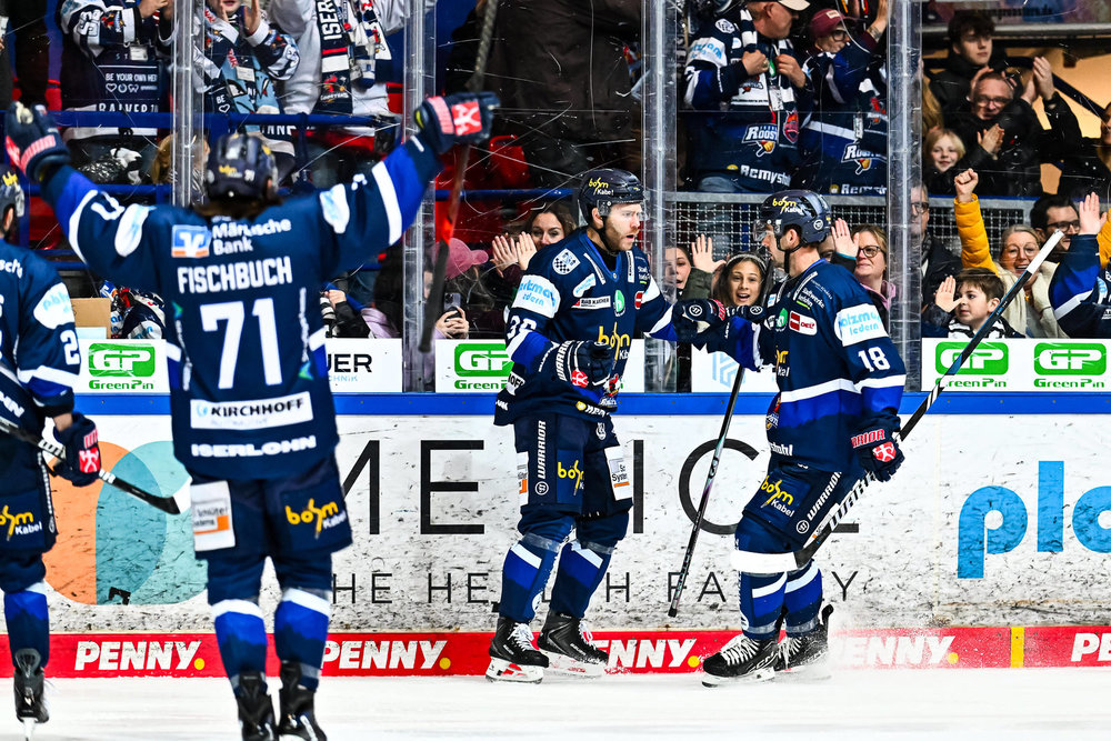 Roosters ringen Red Bulls nieder, Haie entführen drei Punkte vom Pulverturm, Mannheim nach Derby-Sieg nun Zweiter