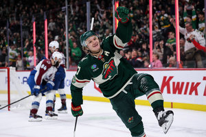Nico Sturms Minnesota Wild feiern siebten Sieg in Serie – Niederlagen für fünf deutsche NHLer