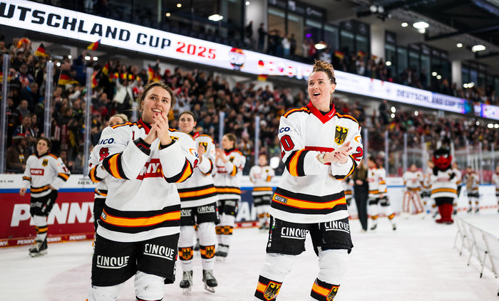 Nationalteams der Frauen und Männer mit Doppelspieltagen