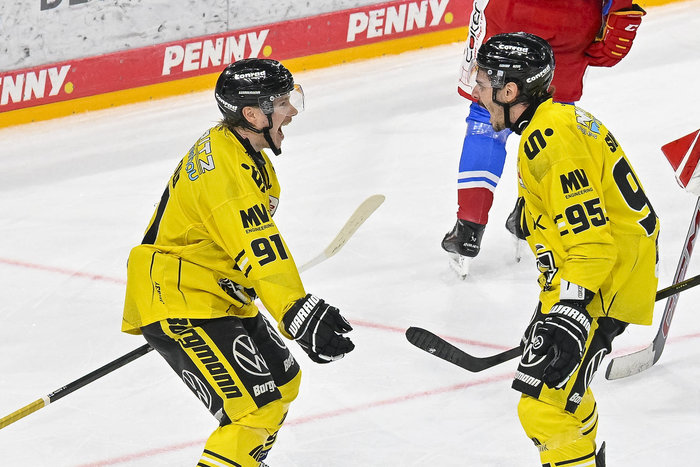 Rekordkulisse: Derby in Düsseldorf vor 13.102 Fans geht nach Traumstart an Pinguine – ESVK mit Lebenszeichen