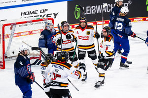 Erst Dominanz, dann Spannung: DEB-Frauen siegen zum Auftakt nach Penalty-Schießen