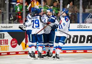 Slowakei schlägt Lettland mit 4:1 – DEB-Auswahl am Abend gegen Österreich