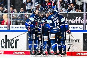 Roosters drehen irres Kellerduell, Mannheim eilt zum nächsten Shutout, Straubing ringt den Meister nieder