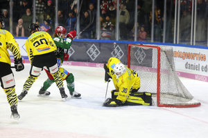 Deggendorf und Memmingen gewinnen klar, Peiting bezwingt Heilbronn, Kellerduell geht an Höchtstadt