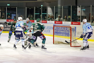 Vor weihnachtlichen Top-Kulissen: Deggendorf siegt im Derby, Erding überrascht Heilbronn, Memmingen dreht 1:4