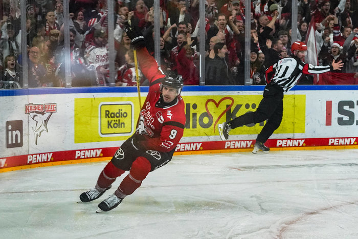 Köln neuer Tabellenführer, Straubing mit Derbyerfolg in Nürnberg, Siege für die drei Kellerkinder
