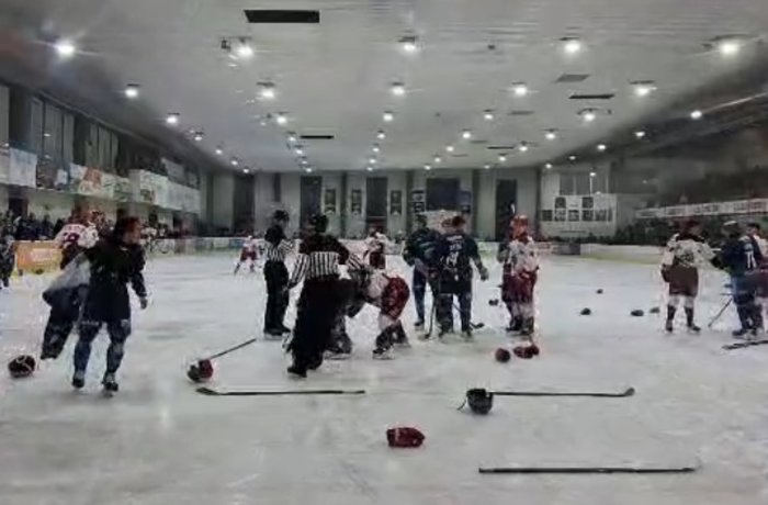 226 Strafminuten und Spielabbruch nach 26 Minuten bei Skandalspiel in der CEHL