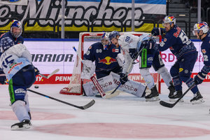 Penalty-Spektakel beim Haie-Heimsieg und Derby-Erfolg für München – Frankfurt rückt an Augsburg heran