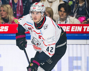 188 DEL-Spiele: Stürmer Luis Üffing unterschreibt bei Nord-Oberligist Füchse Duisburg