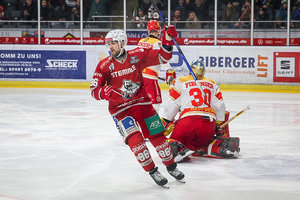 Top-Scorer Trivino geht in seine vierte Saison in Regensburg – Auch Goalie Neffin bleibt
