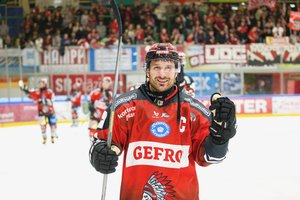 Vertrag wird aktiv: Playoff-Top-Scorer Tyler Spurgeon bleibt als Deutscher in Memmingen