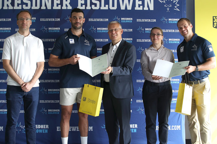 Drew LeBlanc und Trevor Parkes von den Dresdner Eislöwen erhalten jeweils den deutschen Pass
