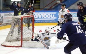 785 Fans und 13 Tore beim ersten offiziellen Spiel der neuen Eagles Essen-West