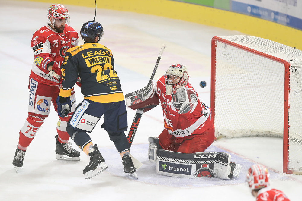 Kaufbeuren dreht 0:2-Rückstand in Düsseldorf, Kassel weiter makellos, Crimmitschau feiert Derbysieg