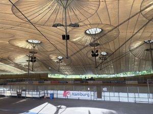 Dachkonstruktion der Heimspielstätte des HSV droht Einsturz: Eisstadion in Stellingen vorerst dicht