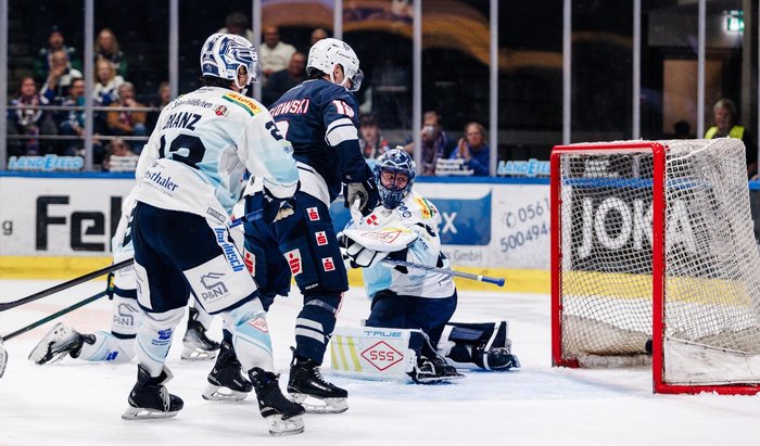 Straubing fertigt Budweis ab, Iserlohn gewinnt ligainternes Duell, Dresden verpatzt Generalprobe in Kassel