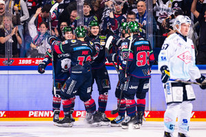 Titelverteidiger Berlin fertigt Aufsteiger Dresden zum Saisonauftakt mit 6:2 ab – Ronning startet mit drei Punkten