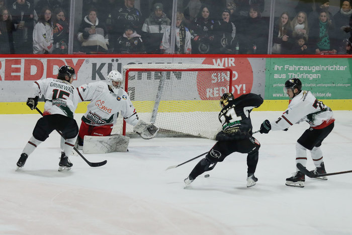 Indians gewinnen spannendes Derby, Rostock überrumpelt Tilburg – Haarala schießt Erfurt zum Sieg über Herne