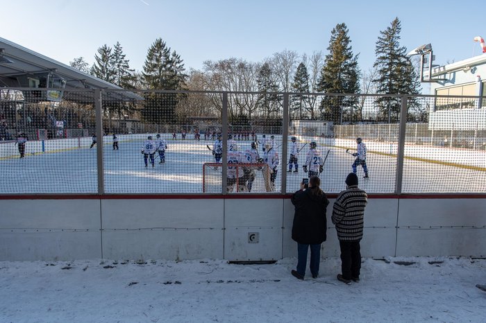 Ein sonniges Winter Game für FASS Berlin in Neukölln vor der Rückkehr ins Erika-Heß-Eisstadion