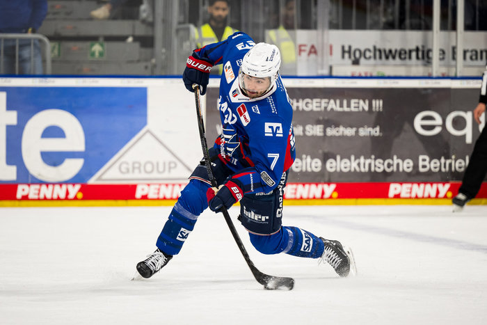 Adler Mannheim: Auch Verteidiger John Gilmour bleibt